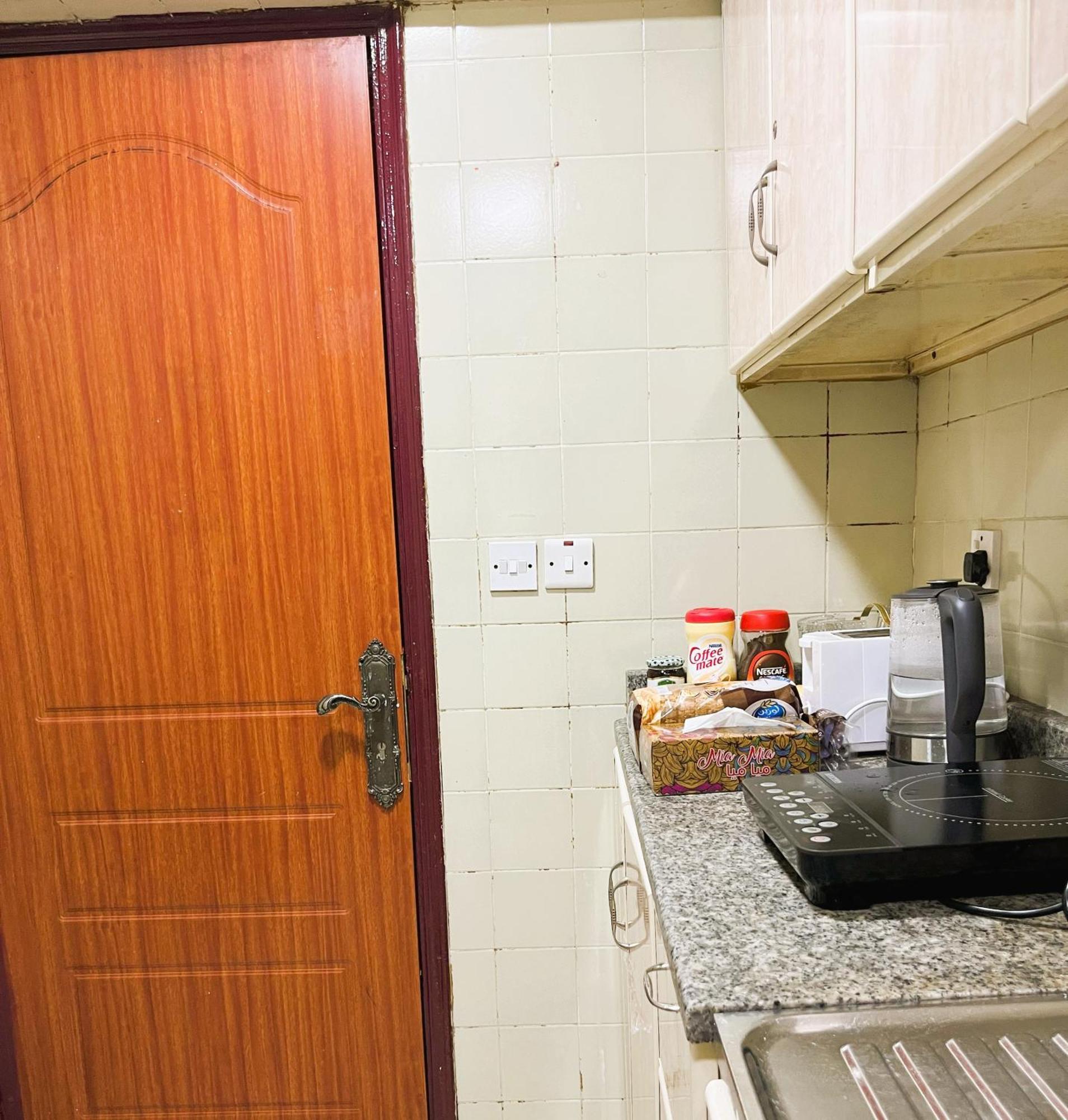 Yoko Luxury Hostel Дубай Екстер'єр фото